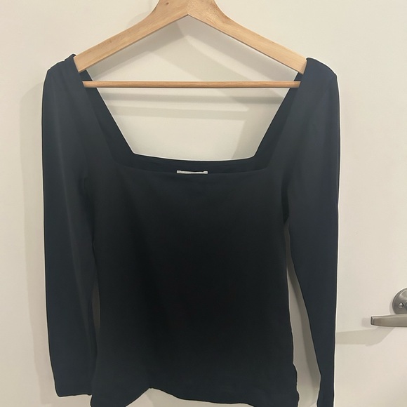 Black top - Picture 3 of 5